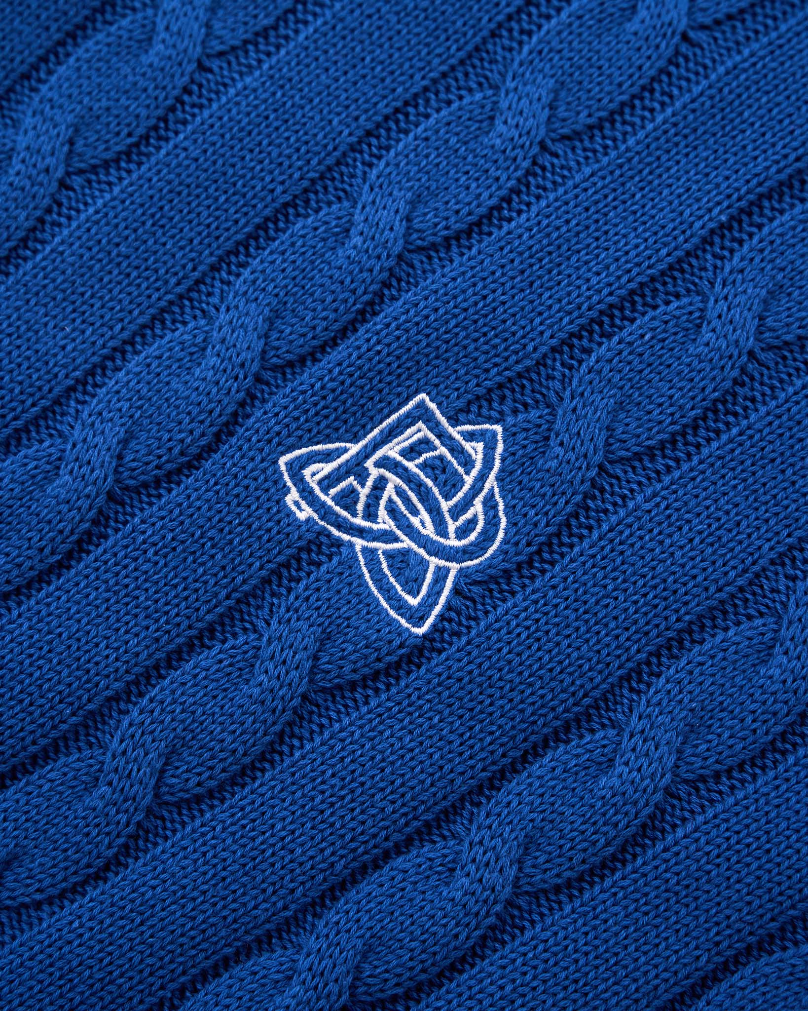 Round Neck Cable Knit Blue