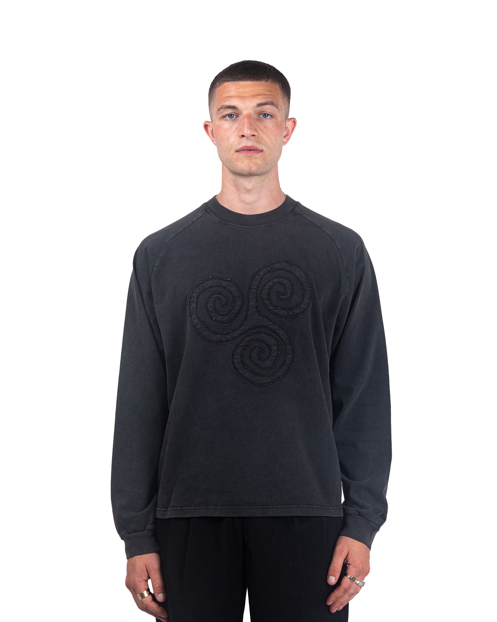 Triskele Appliqué L/S - Washed Black