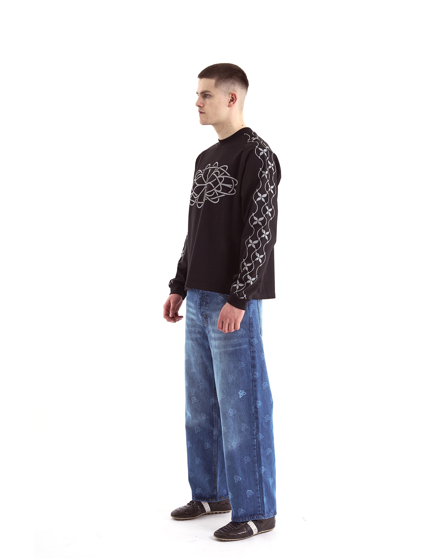 P Knot Logo Engraved Jeans Light Wash